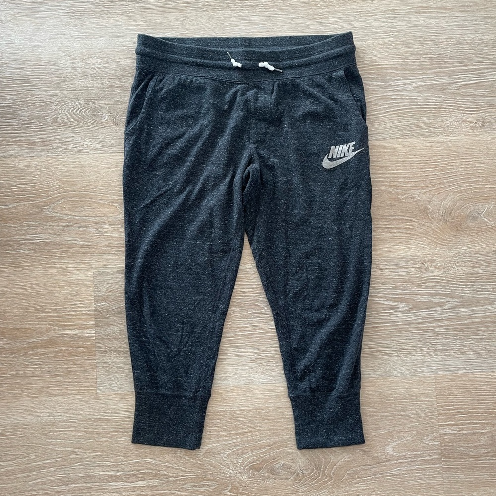 Nike cropped Jogger - Picture 3 of 8
